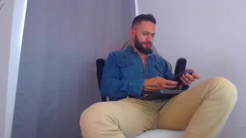 oliver online show from January 31, 7:08 pm