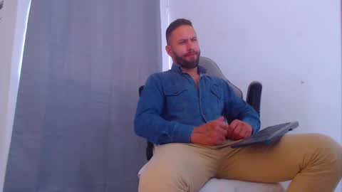 oliver online show from December 5, 6:45 pm