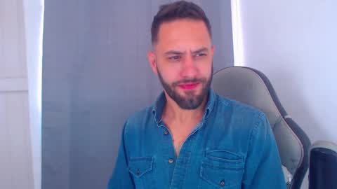 oliver online show from January 13, 4:30 pm