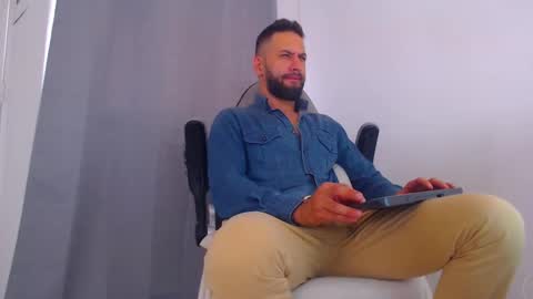 oliver online show from February 17, 7:10 pm