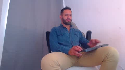 oliver online show from January 3, 7:29 pm