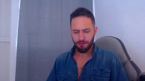 oliver online show from December 28, 6:08 pm