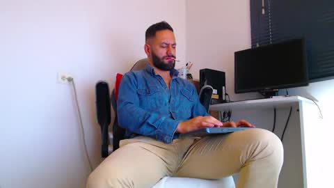 oliver online show from January 15, 2:20 pm