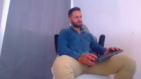 oliver online show from December 31, 4:46 pm