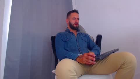 oliver online show from February 5, 6:04 pm