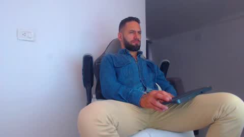 oliver online show from March 11, 7:25 pm