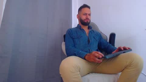 oliver online show from December 16, 5:33 pm