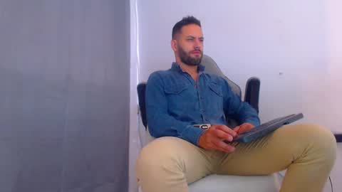 oliver online show from December 25, 8:07 pm