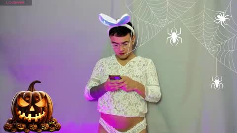 Snapshot of olivermontiel chatting on October 22, 7:49 pm Oliver online show from October 22, 7:49 pm