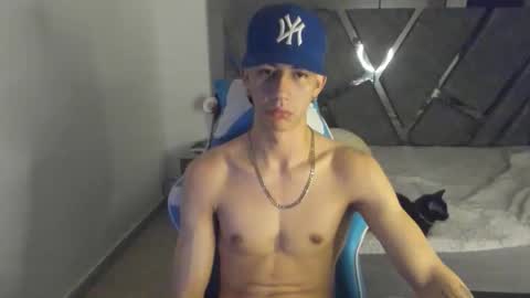 Snapshot of oliverthompson_01 chatting on October 10, 8:08 am oliverthompson_01 online show from October 10, 8:08 am