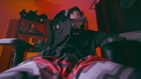     online show from April 12, 1:53 am