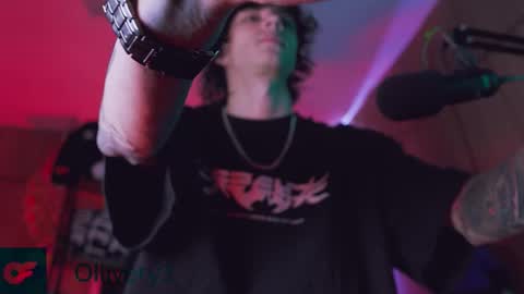     online show from October 13, 6:52 am