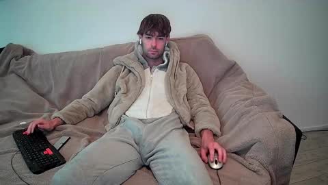 onesieboyx online show from November 25, 11:01 am