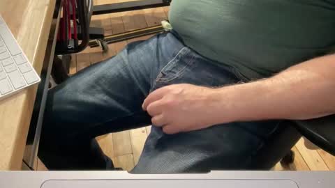 onlocationnyc online show from April 7, 11:27 pm