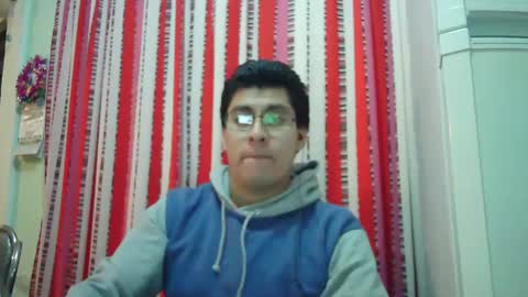 oomaurooo online show from December 17, 7:29 am