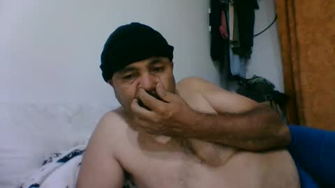 oscarjhe3512 online show from April 12, 2:59 am