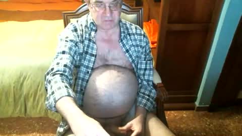 Snapshot of oscarw chatting on December 16, 4:27 pm Oscar online show from December 16, 4:27 pm