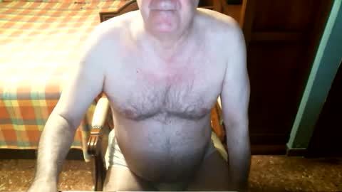 Snapshot of oscarw chatting on October 12, 4:23 pm Oscar online show from October 12, 4:23 pm