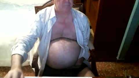 Snapshot of oscarw chatting on October 17, 2:21 pm Oscar online show from October 17, 2:21 pm