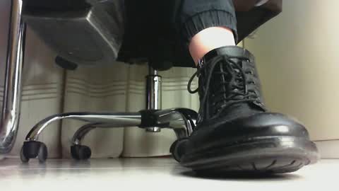 Snapshot of pablomenesssl chatting on February 8, 11:02 pm Pablo Meness online show from February 8, 11:02 pm