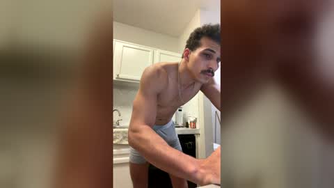 papimaikol020 online show from April 2, 1:52 pm