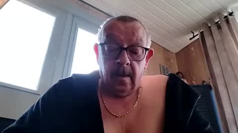 patjeooo online show from April 4, 7:05 am