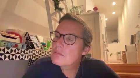 paulwill2377 online show from December 15, 2:08 am