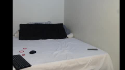 perrosoxxx online show from December 19, 10:45 am