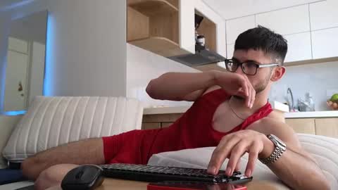 phantom_bigger1 online show from December 16, 3:19 pm