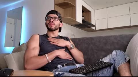 phantom_bigger1 online show from December 21, 7:22 pm