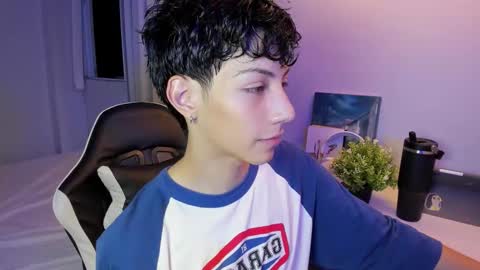 Snapshot of philipe_moonlight_ chatting on October 19, 4:50 am Phil.   INDEPENDENT MODEL online show from October 19, 4:50 am