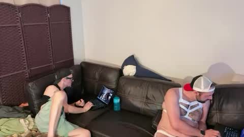 phooperpup online show from April 23, 2:38 am