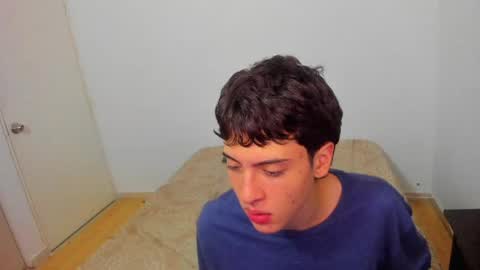 picaszomilos350 online show from March 28, 5:18 am