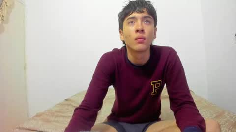 picaszomilos350 online show from April 15, 11:32 am