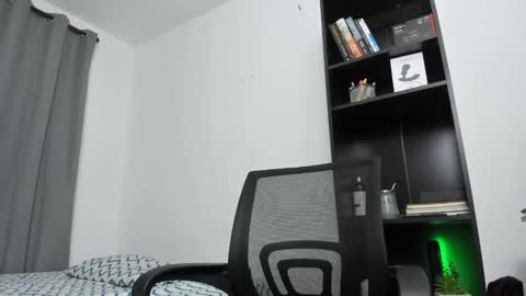 Snapshot of pierrevidal chatting on December 20, 12:52 am Pierre online show from December 20, 12:52 am