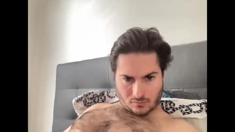 Snapshot of pierrot462900 chatting on December 13, 12:28 pm pierrot462900 online show from December 13, 12:28 pm