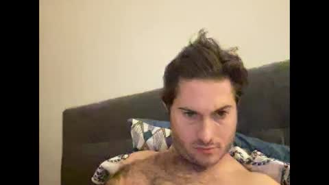 Snapshot of pierrot462900 chatting on December 4, 5:33 pm pierrot462900 online show from December 4, 5:33 pm