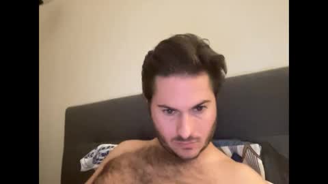 Snapshot of pierrot462900 chatting on December 17, 4:56 am pierrot462900 online show from December 17, 4:56 am