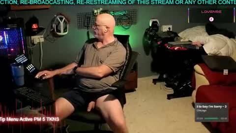 Snapshot of pilot_dave_69 chatting on October 26, 5:20 am Dave online show from October 26, 5:20 am