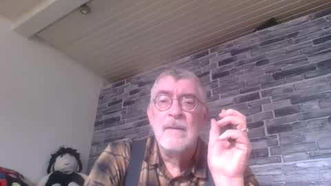 Snapshot of pinholder chatting on October 14, 11:50 am Michael online show from October 14, 11:50 am