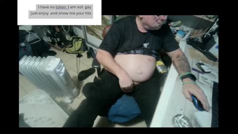 pini_z online show from December 24, 9:00 pm