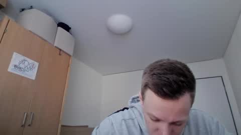 pommesmiteiscreme online show from March 2, 11:30 am