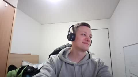 pommesmiteiscreme online show from March 2, 12:31 am