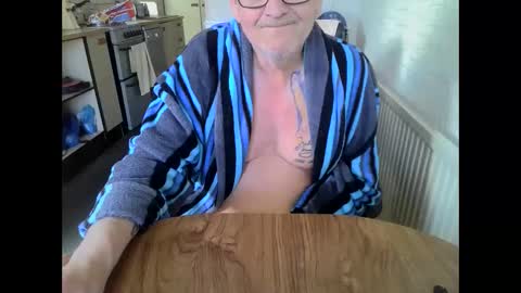 poshman65 online show from April 14, 10:15 am