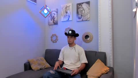 prince_arthur77 online show from February 8, 12:39 pm