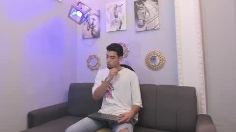 prince_arthur77 online show from March 6, 12:41 pm