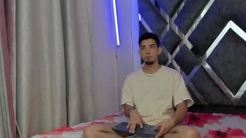 prince_arthur77 online show from December 23, 1:13 pm