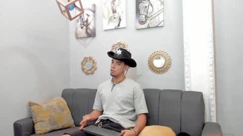 prince_arthur77 online show from February 6, 1:10 pm