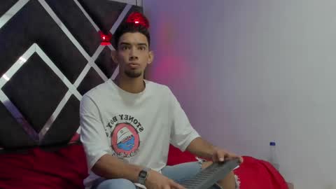 prince_arthur77 online show from December 13, 12:50 pm