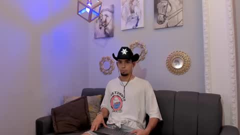 prince_arthur77 online show from February 18, 3:53 am